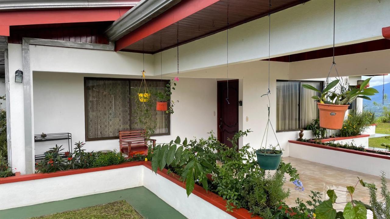 Las Pavitas Cottages Ла Фортуна Экстерьер фото